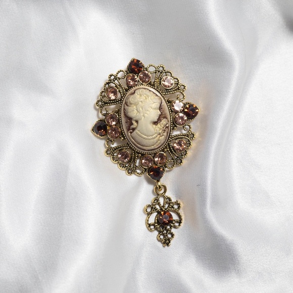 ✨Anthropologie Gwyneth Vintage Style Victorian Brooch - Picture 4 of 6